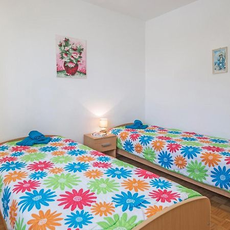 Gorgeous Apartment In Pula With House Sea View מראה חיצוני תמונה