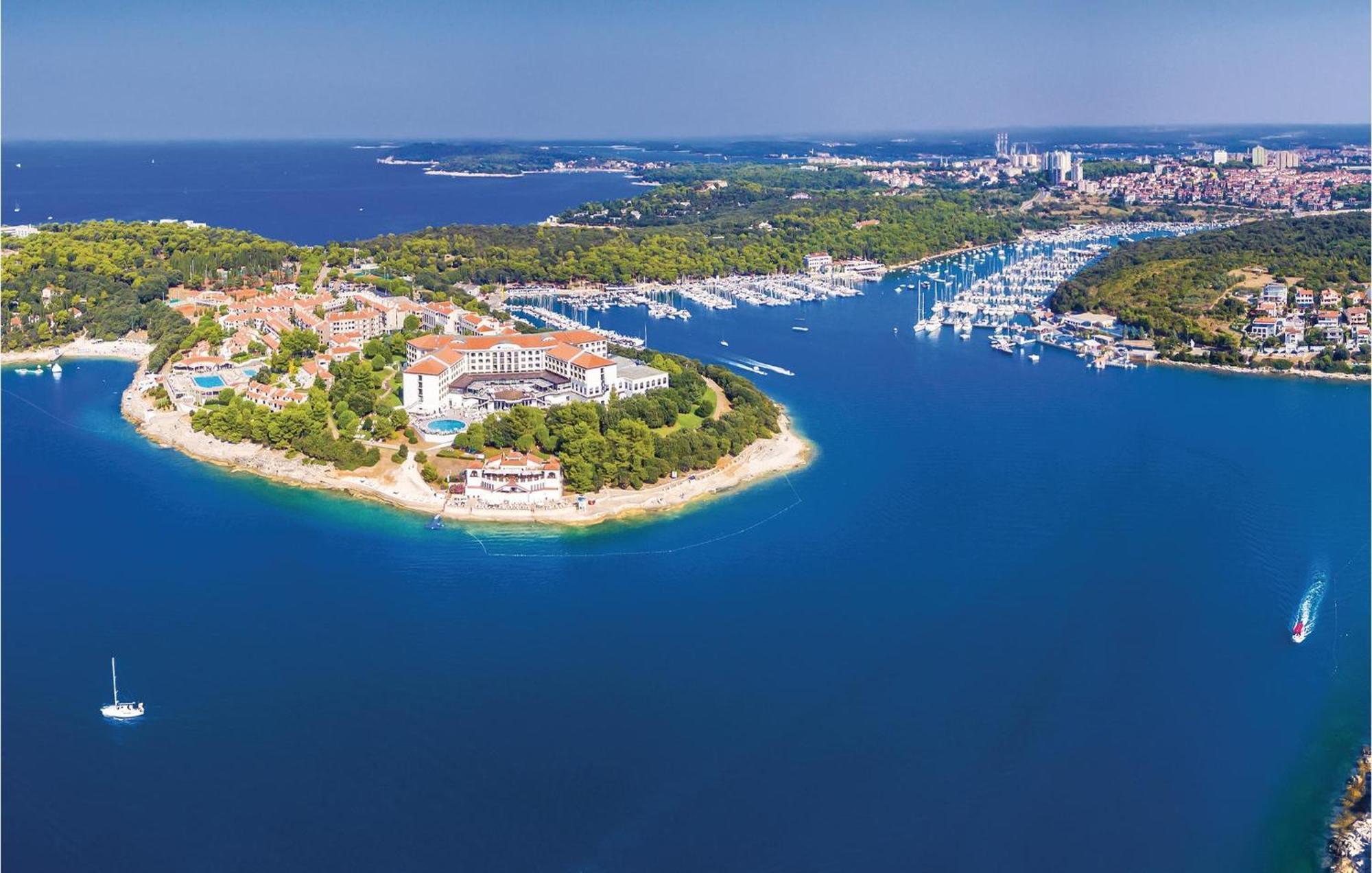 Gorgeous Apartment In Pula With House Sea View מראה חיצוני תמונה