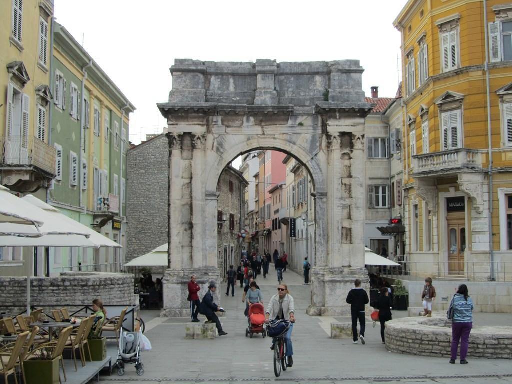 Gorgeous Apartment In Pula With House Sea View חדר תמונה