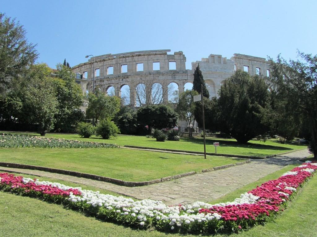 Gorgeous Apartment In Pula With House Sea View חדר תמונה