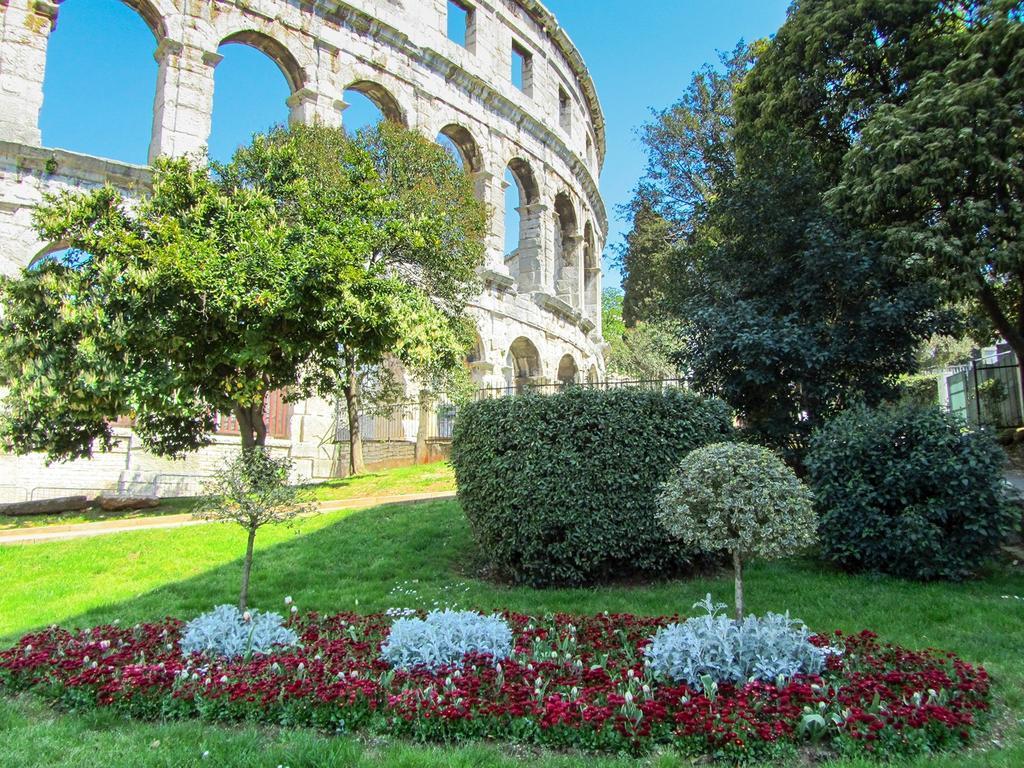 Gorgeous Apartment In Pula With House Sea View מראה חיצוני תמונה